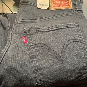 Levi pants size 31,27